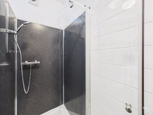 SHOWER ROOM - click for photo gallery
